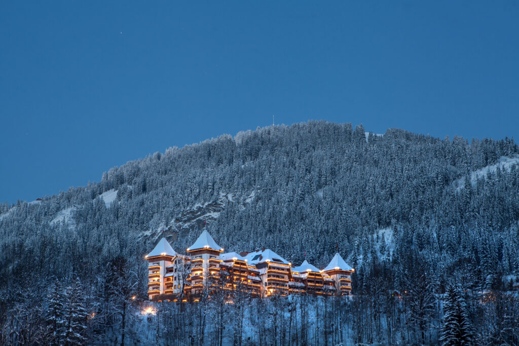 La magie de l'hiver en famille au Gstaad Palace